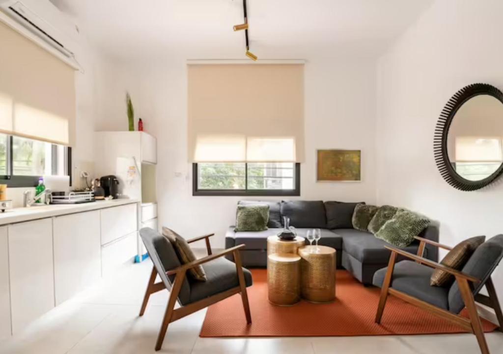 Haifa's Gem: Stylish in the Heart of Carmel Center