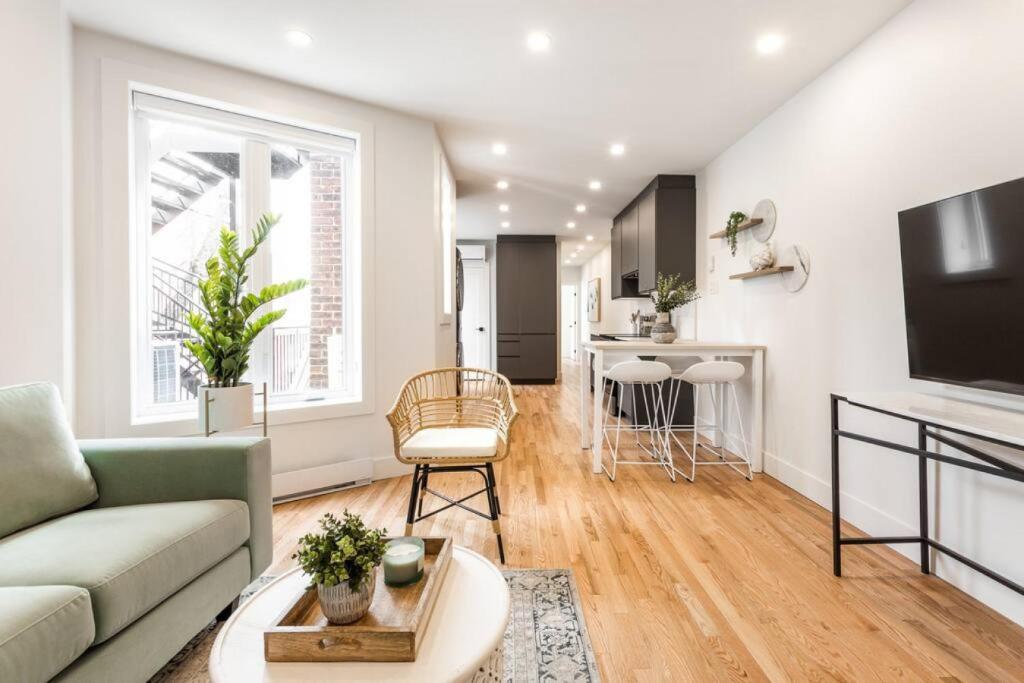 Exotic and Comfy 2 bedrooms unit in Le Plateau by Denstays