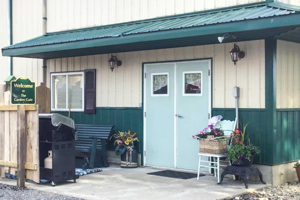Cozy Dairy Farm Studio (Goshen)