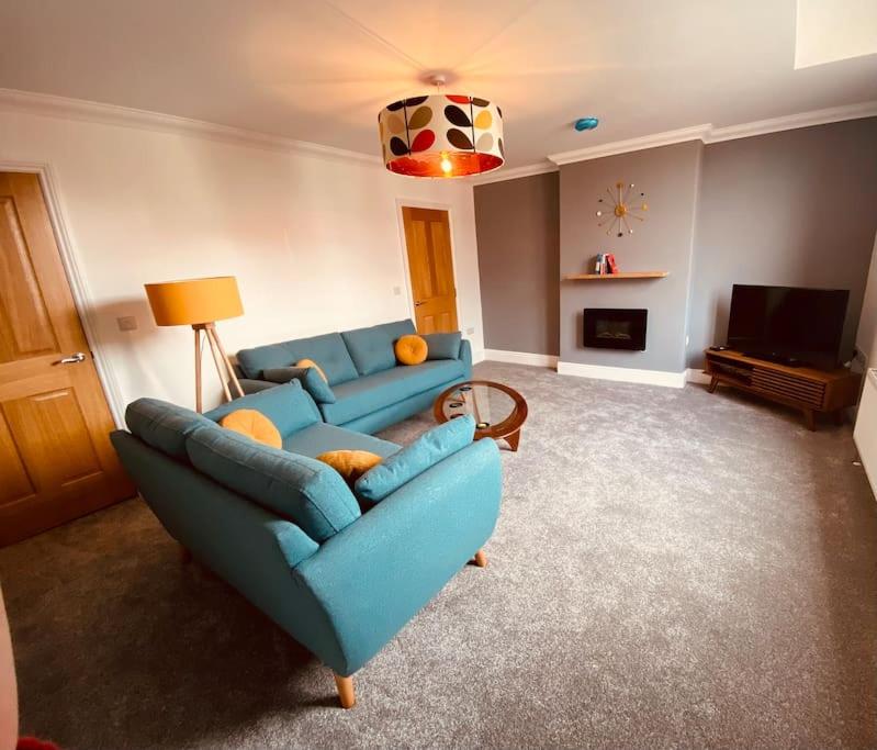 Luxury 2 bed apt 4 mins from M6 J44 pet friendly