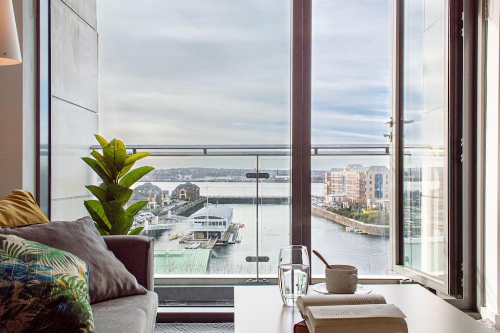 Stunning Mersey View Flat w/ Parking in Liverpool