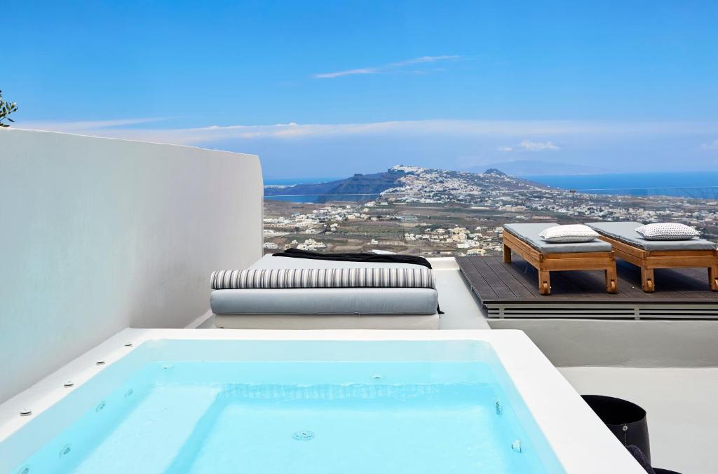 White & Co. La Torre Suites (Pirgos)
