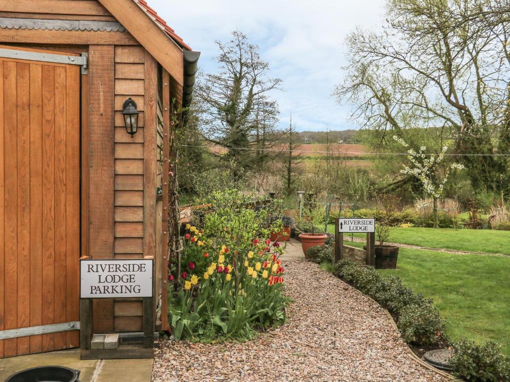 Riverside Lodge (Norton)