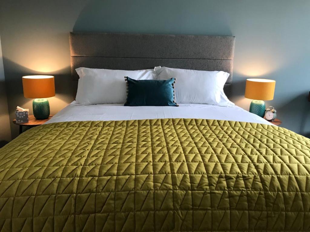 Stones Luxury B&B with hot tub and self-contained rooms (Uig)