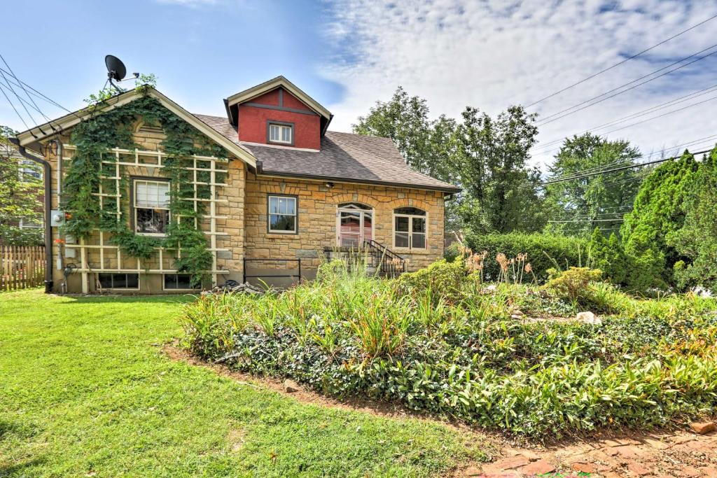 Spacious Louisville Home Walk to Restaurants!