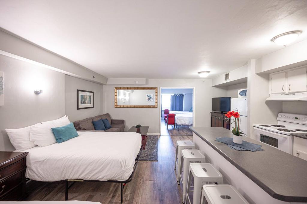 Stay Together Suites on The Strip - 1 Bedroom Apartment with View 656