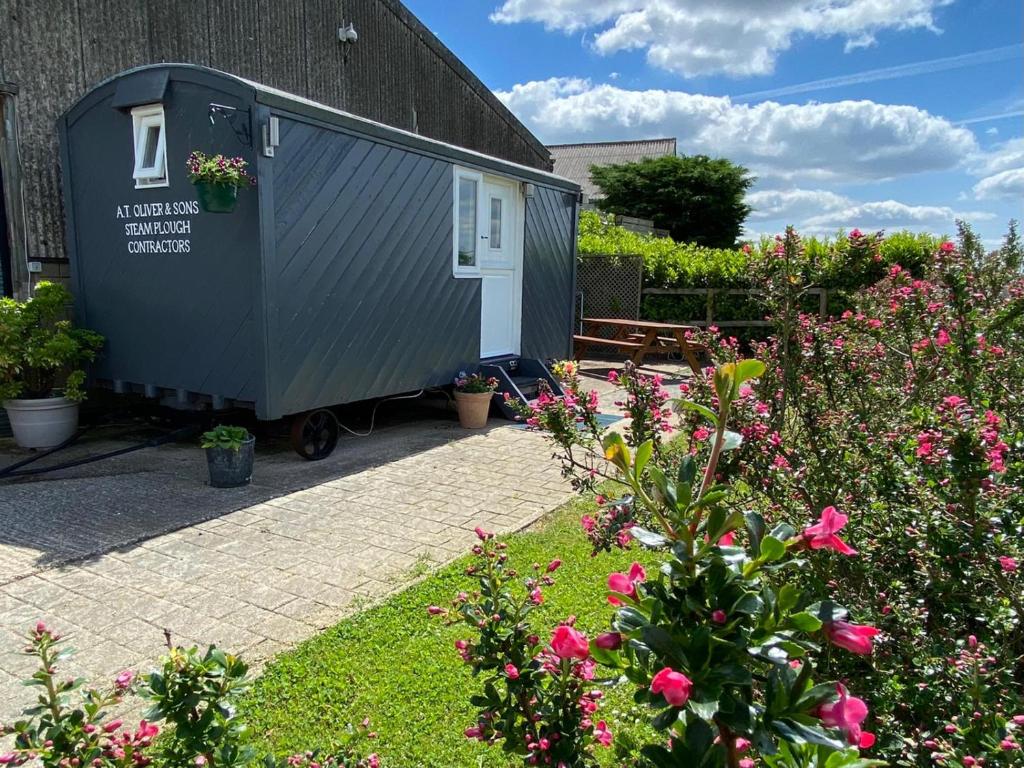 Shepherd's Hut at Puttocks Farm (Great Dunmow)