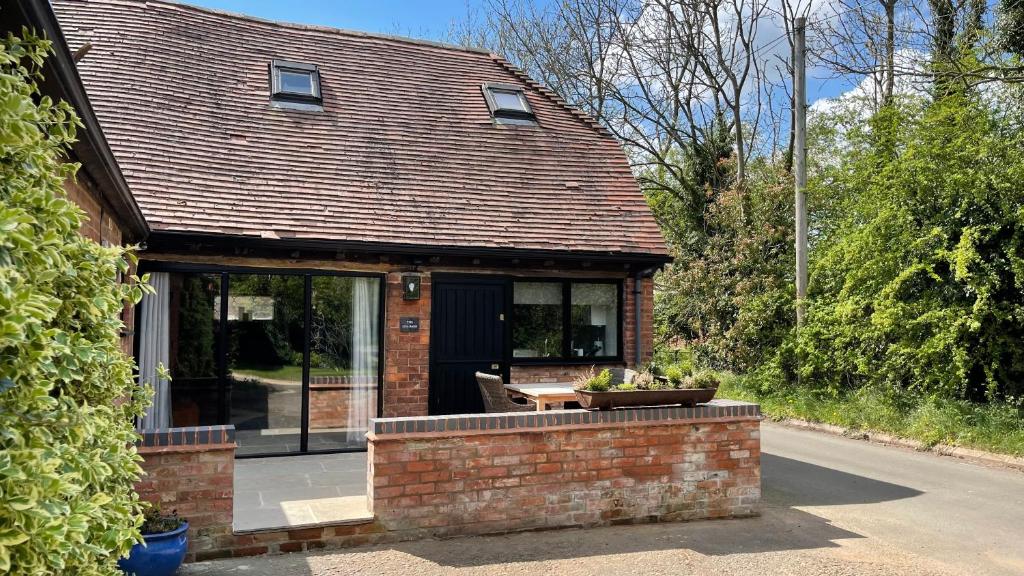 Elegant peaceful barn in rural village setting close to Stratford upon Avon
