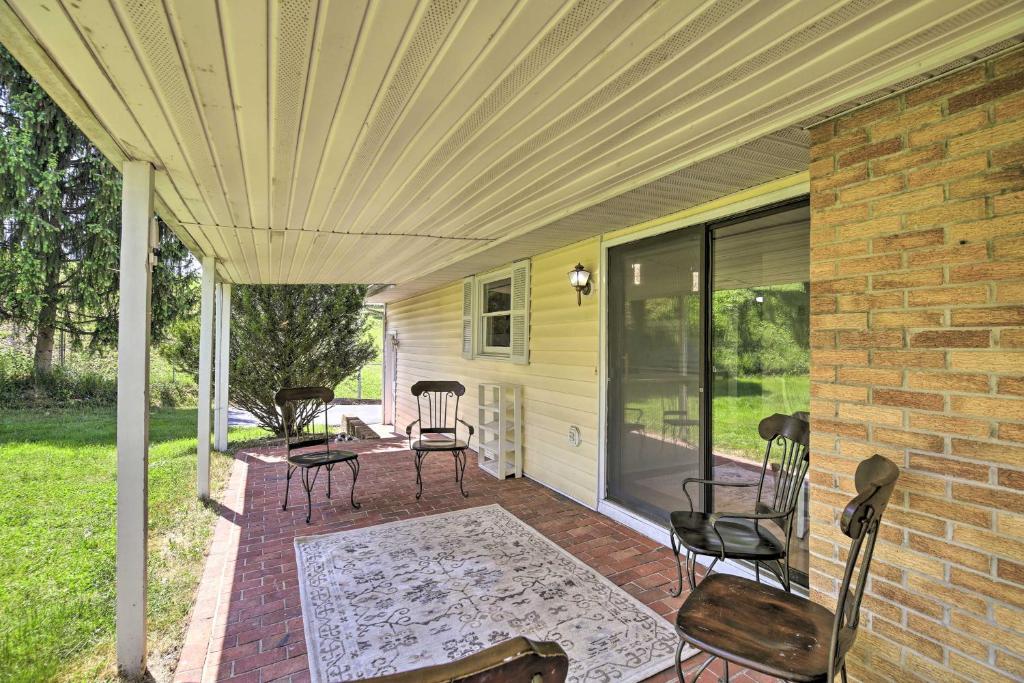 Bluefield Retreat with Pool Table Near Parks! (Bluefield)