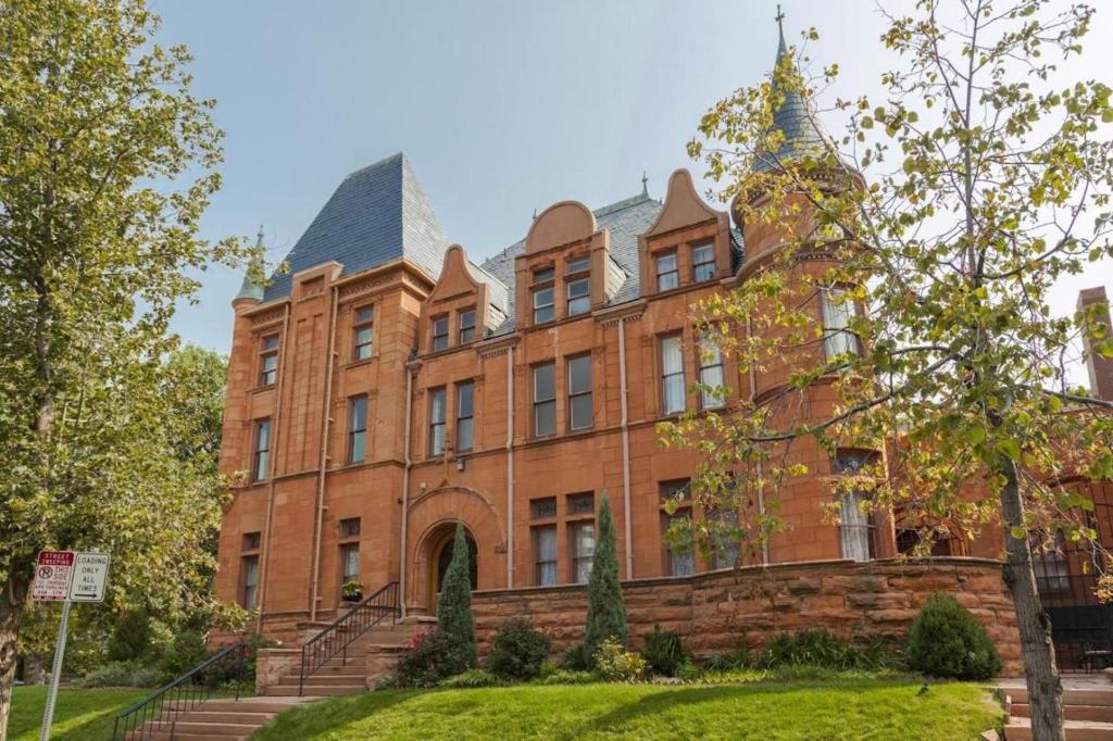 Patterson Inn (Denver)