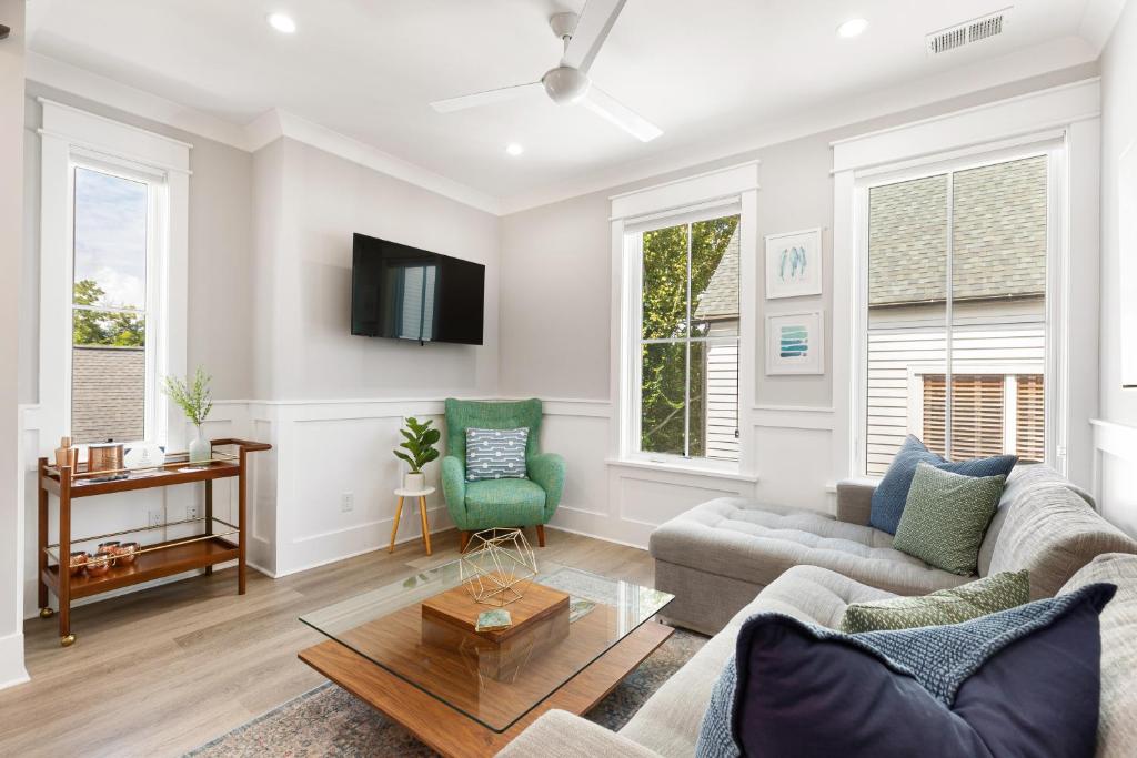 The Azalea Suite at 124 Spring