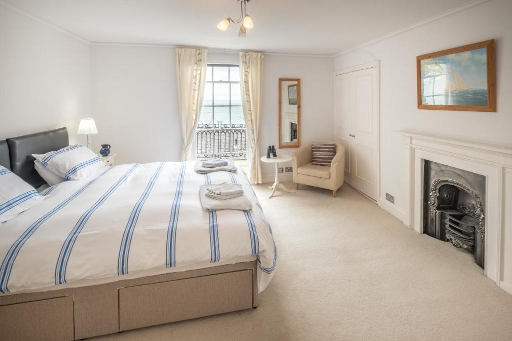 Cliffhanger 18 Castle Road (Cowes)