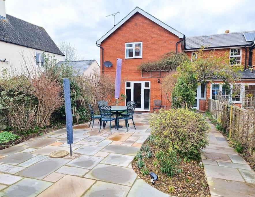 Luxury Cheltenham Home with EV charger - Lechampton Hills