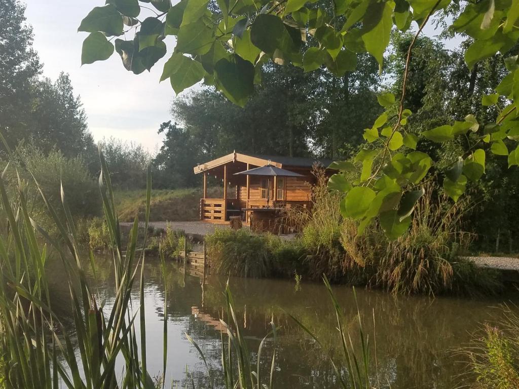 West Pool Cabin (Lincoln)