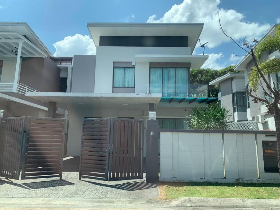 Rumah semi-D 2 tingkat berdekatan Mydin Seremban 2