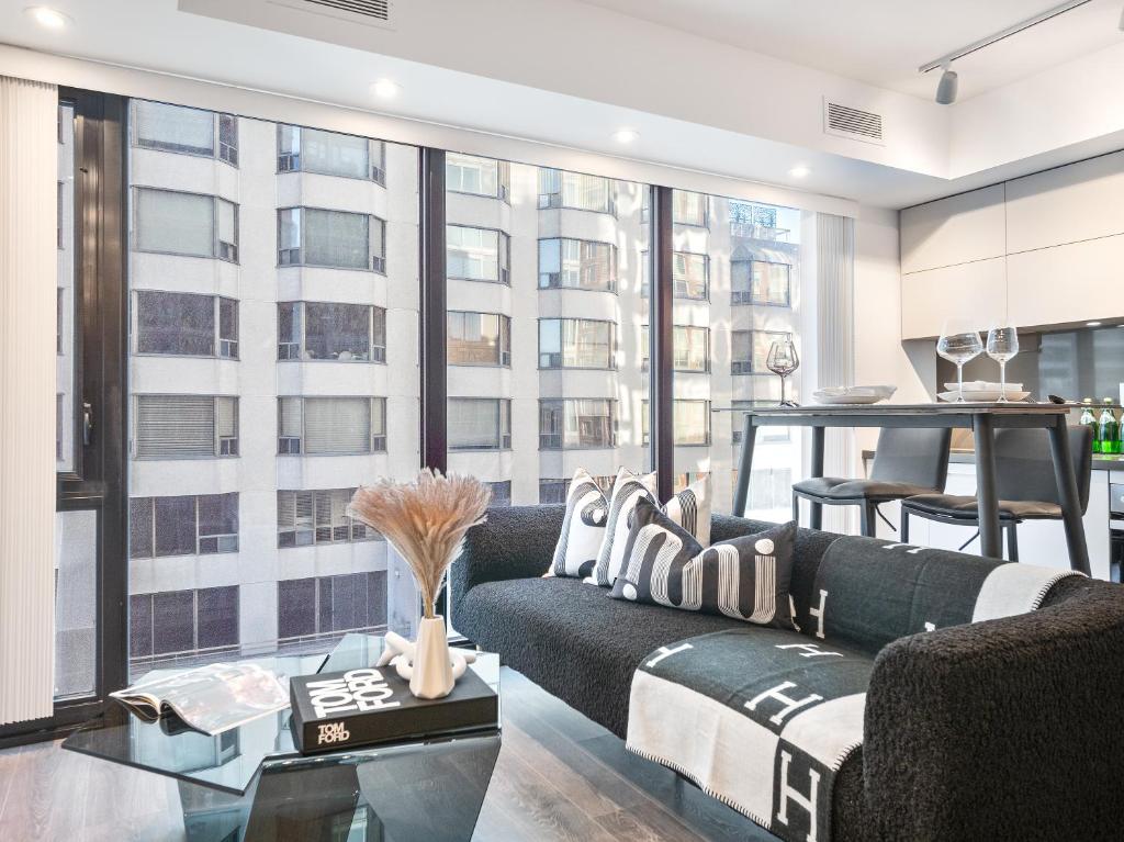 Designer 2BR + Office Suite in Coveted Yorkville