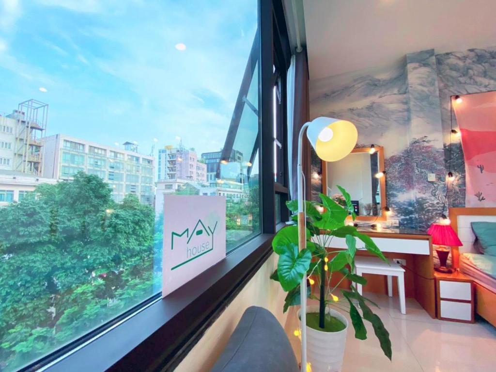 May - AMAYZING SKY VIEW