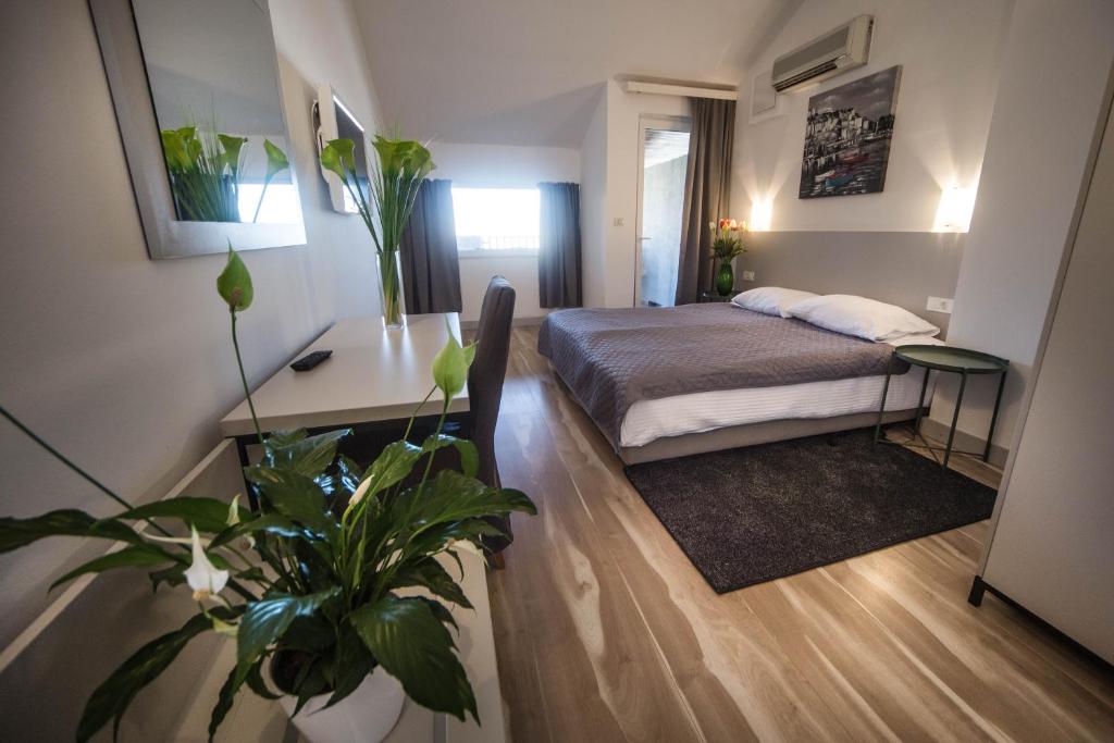 Hotel Plaza (Pag)