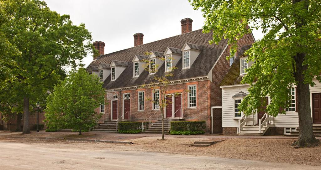 Colonial Houses