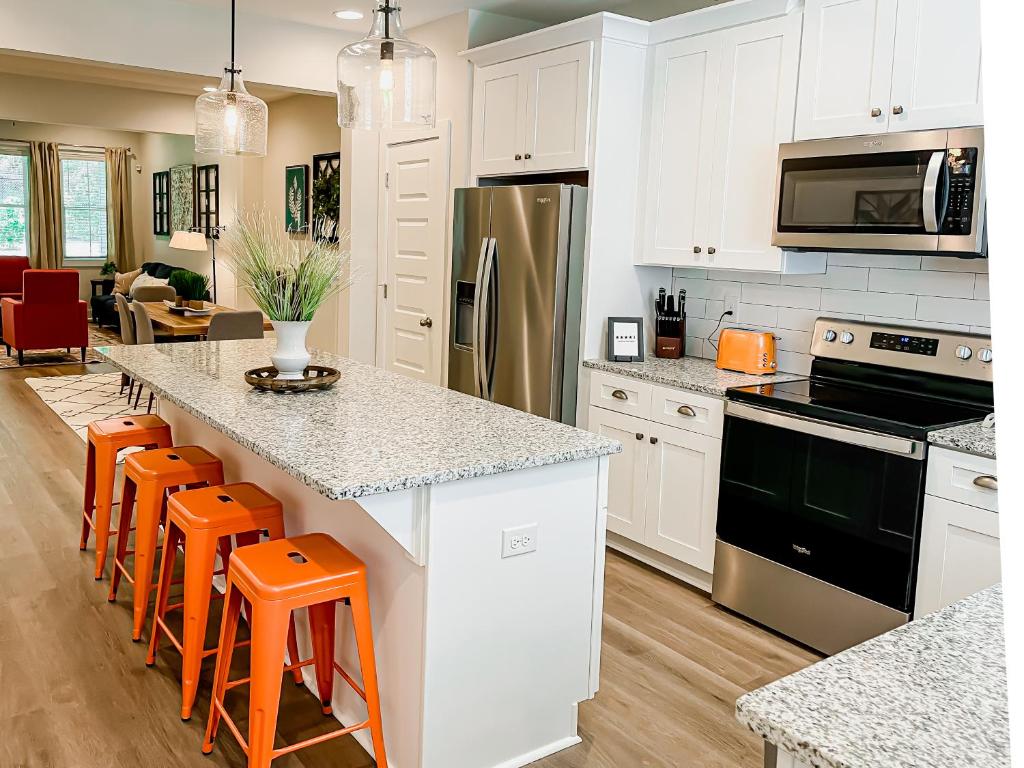 Don’t Miss This Beautiful Home! Great Location! (Auburn)