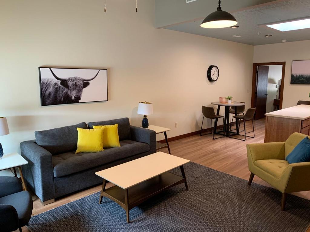 Stylish ground level apartment close to everything (Rapid City)