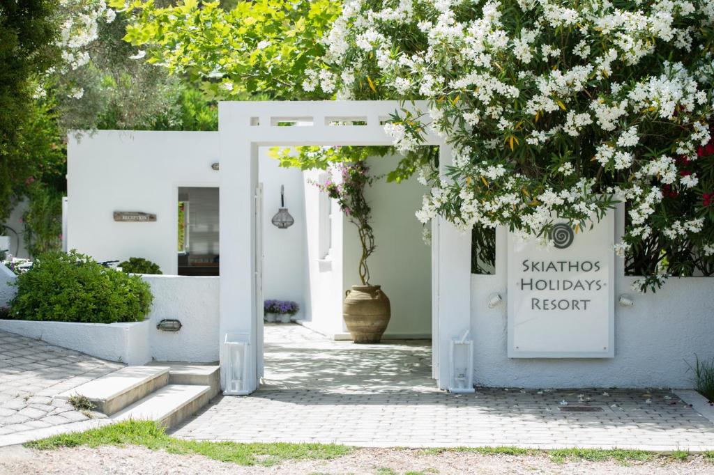 Skiathos Holidays (Vromolimnos)