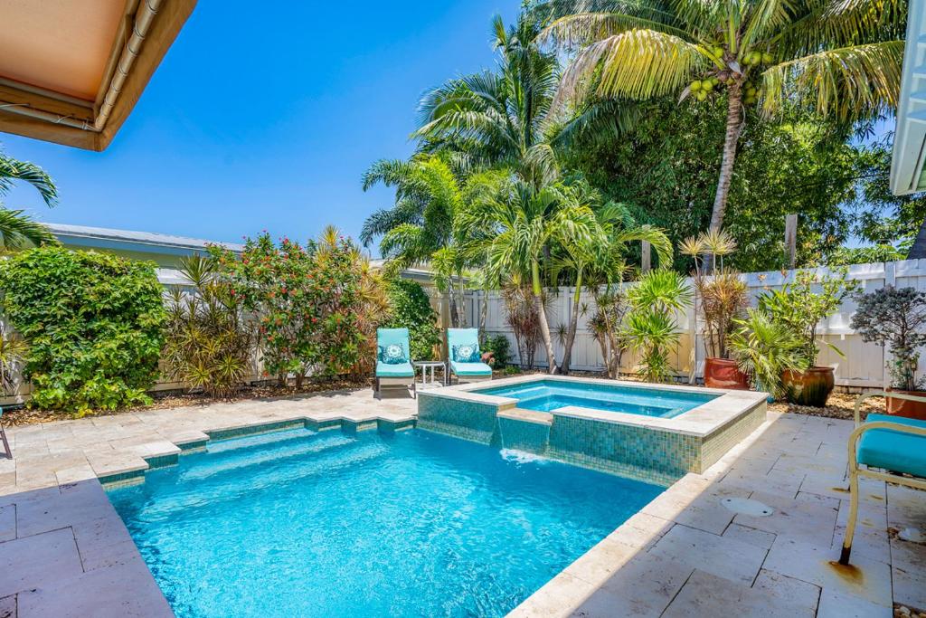 3b Allure w/Heated Pool & Jacuzzi