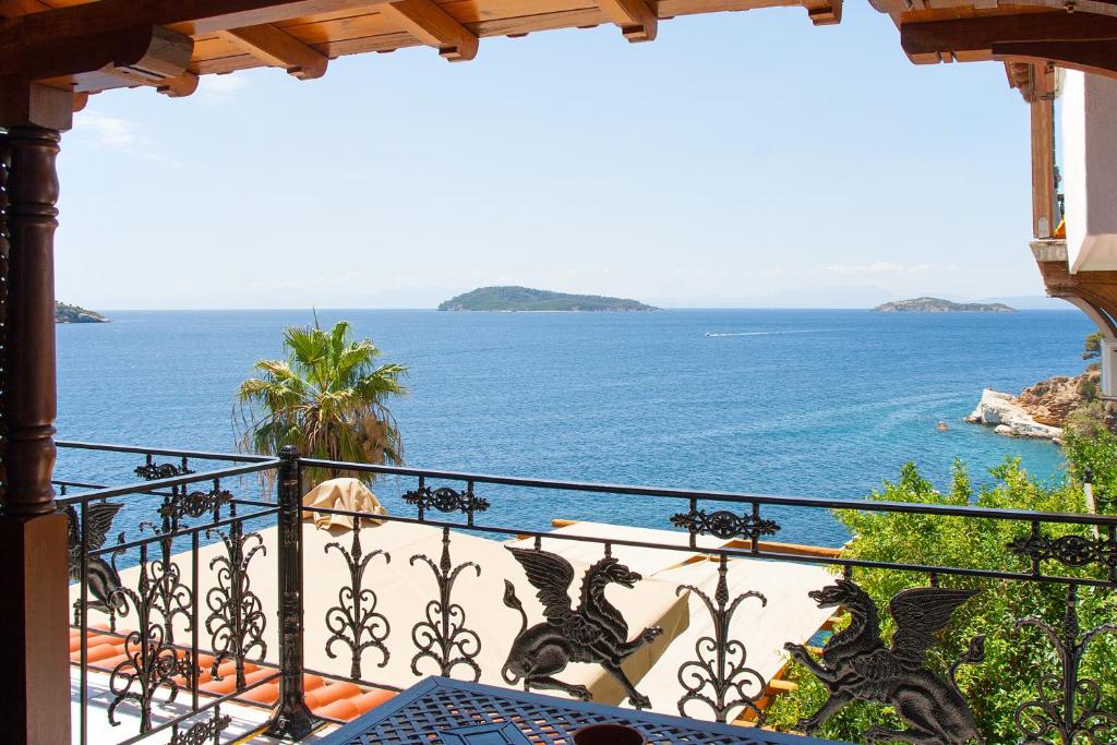 ClubOrsa Chrysoula's Guest House (Skiathos Town)