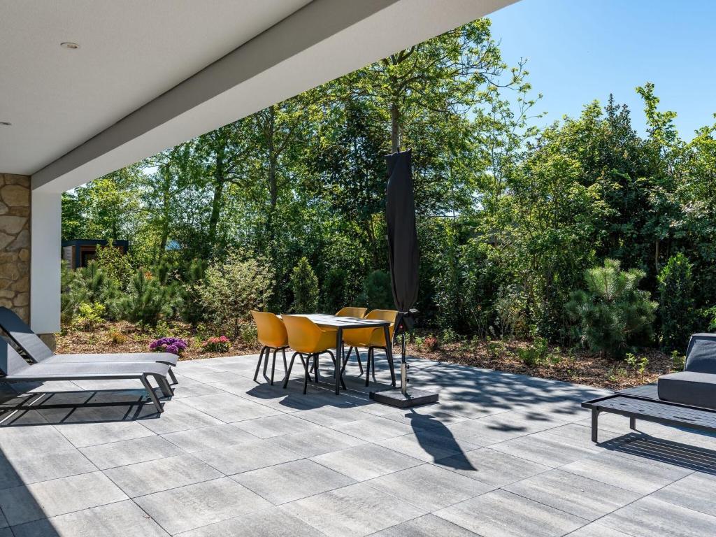 Energy neutral villa located in Den Burg with wellness area
