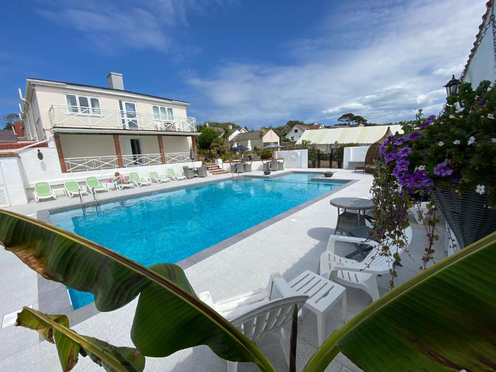Beau Vallon Holiday Apartments (St Pierre du Bois)