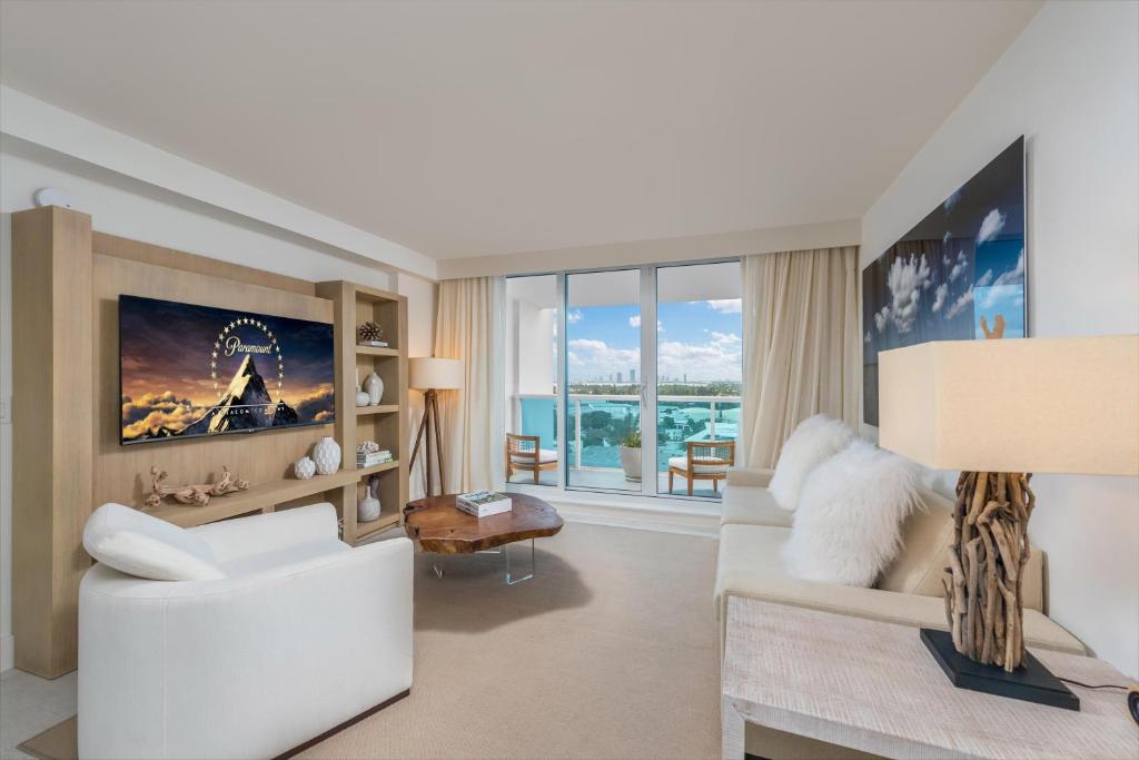 Luxurious Private Condo at 1 Hotel & Homes -1445