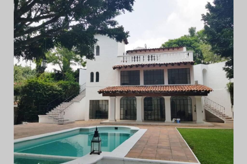 H&S Rent Casa Blanca Rest House.