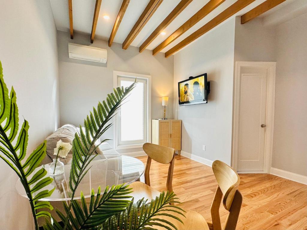 Luxury 3-Bedroom Villa in Brooklyn with Parking