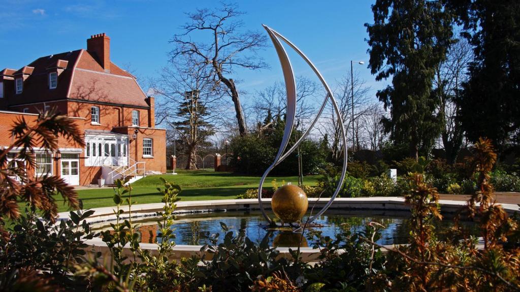 The Pinewood Hotel (Slough)