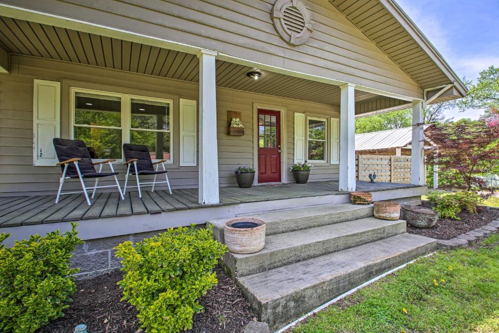 Pet-Friendly Abode with Fire Pit 4 Mi to Downtown!