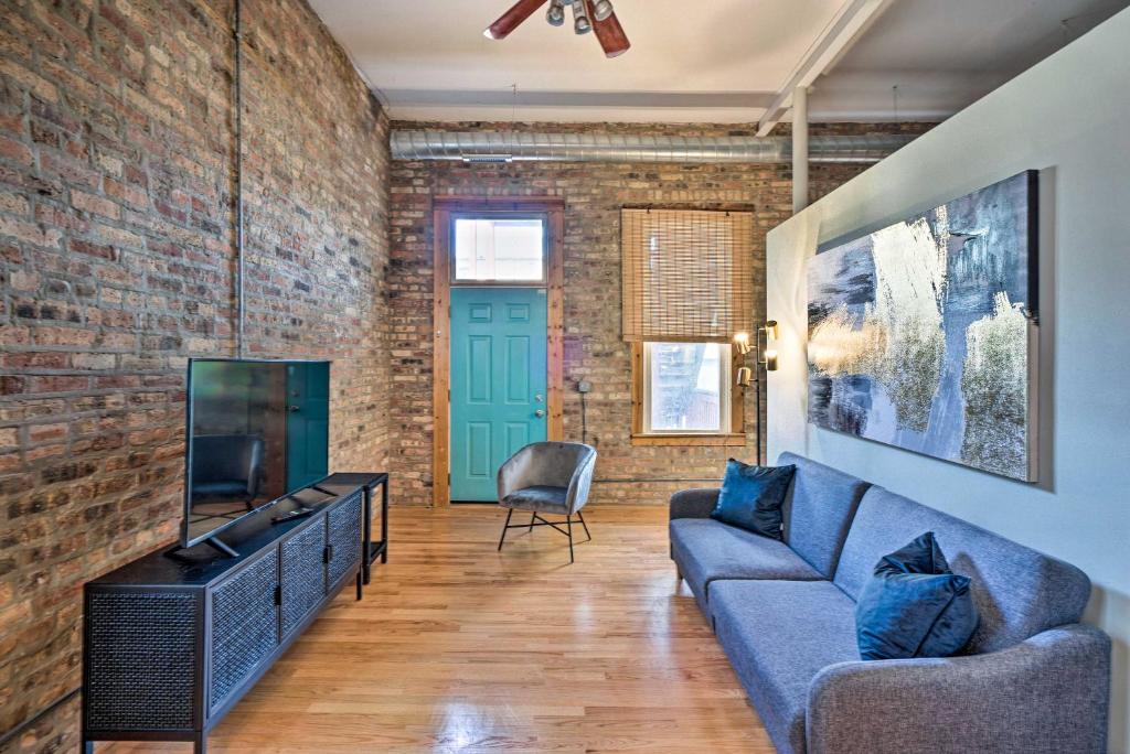 Sleek Chicago Apt Walk to Dining and Nightlife