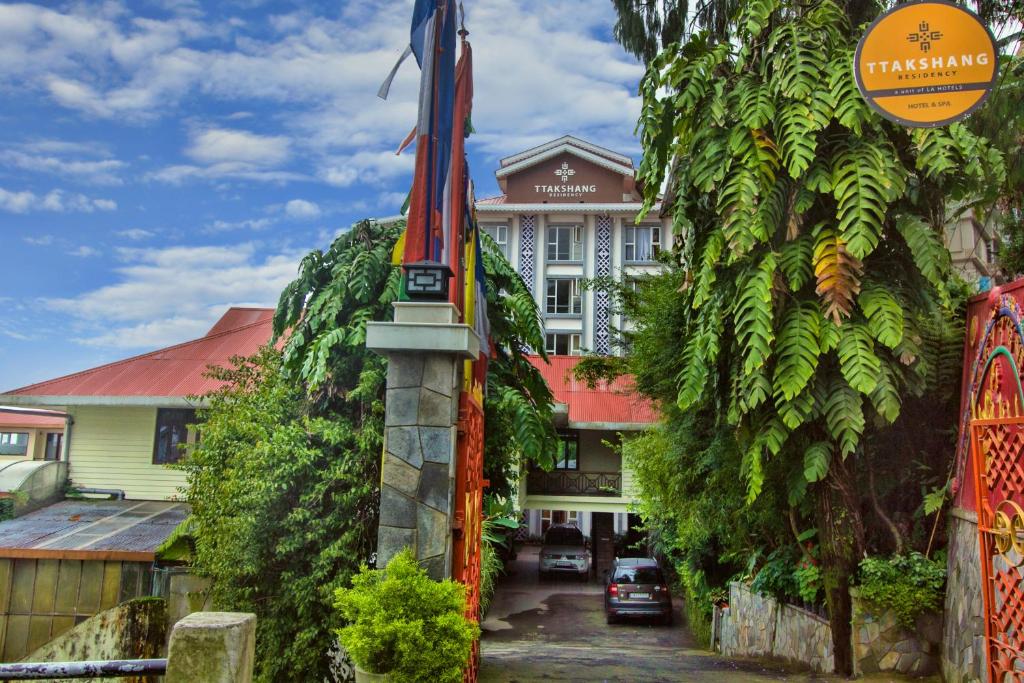 Summit Ttakshang Residency Hotel & Spa-90 Mts From The Mall Road