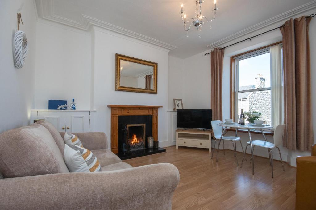 Find DWELLCOME HOME Ltd for assurance from OUR guests - Immaculate Central 1 double bedroom 1st floor Apartment with FREE parking FASR 100Mbps fast broadband