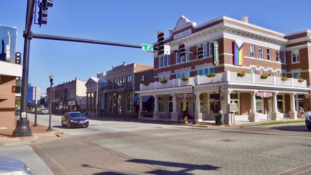 Biker's Hideaway - Close to Square & Walmart HQ (Bentonville)