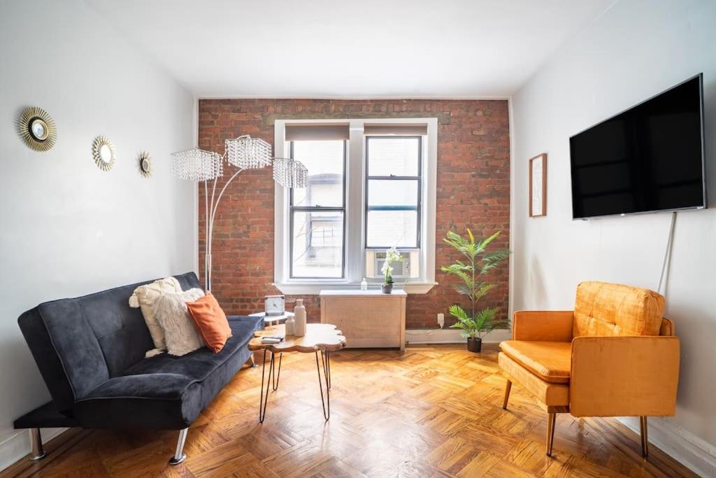 Artsy and Spacious 1 bedroom Apartment in Crown Heights