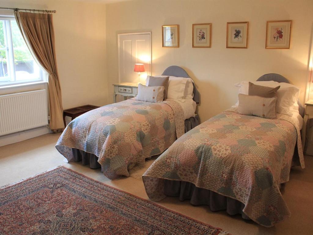 Church Farmhouse B & B (Kennett)
