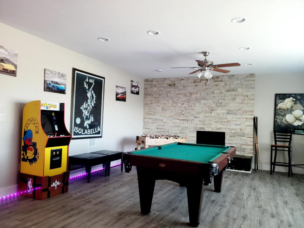 Swim or Play Pool in the heart of Vegas minute's from Strip & Downtown