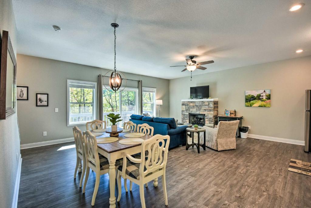 Lovely Helen Townhome with Golf Course Views!