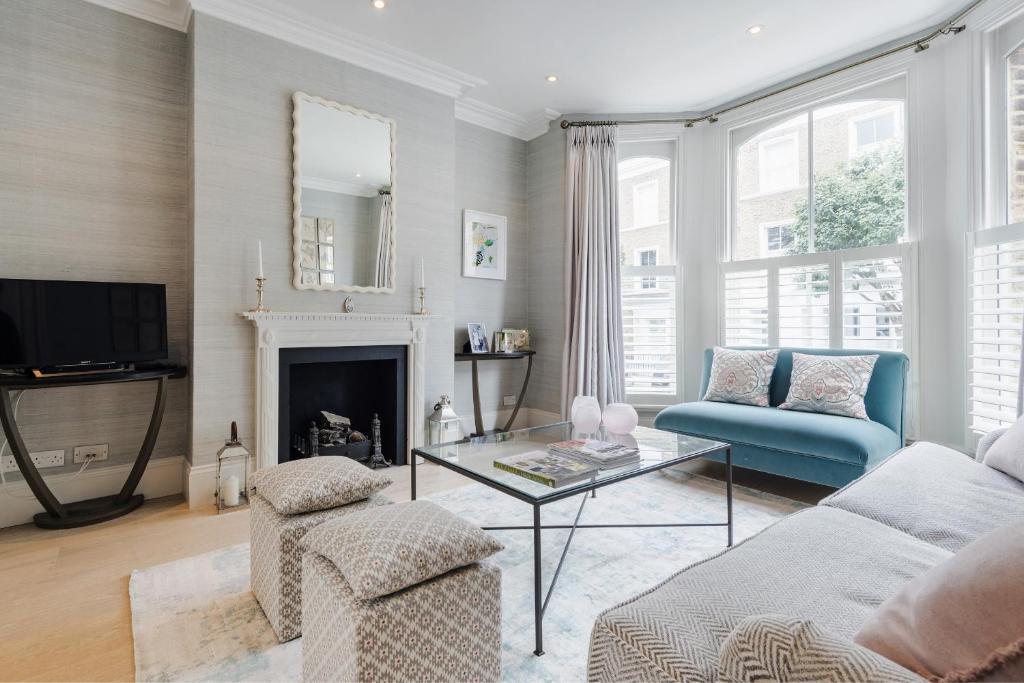 Elegant Family Home near Wandsworth Common by UndertheDoormat