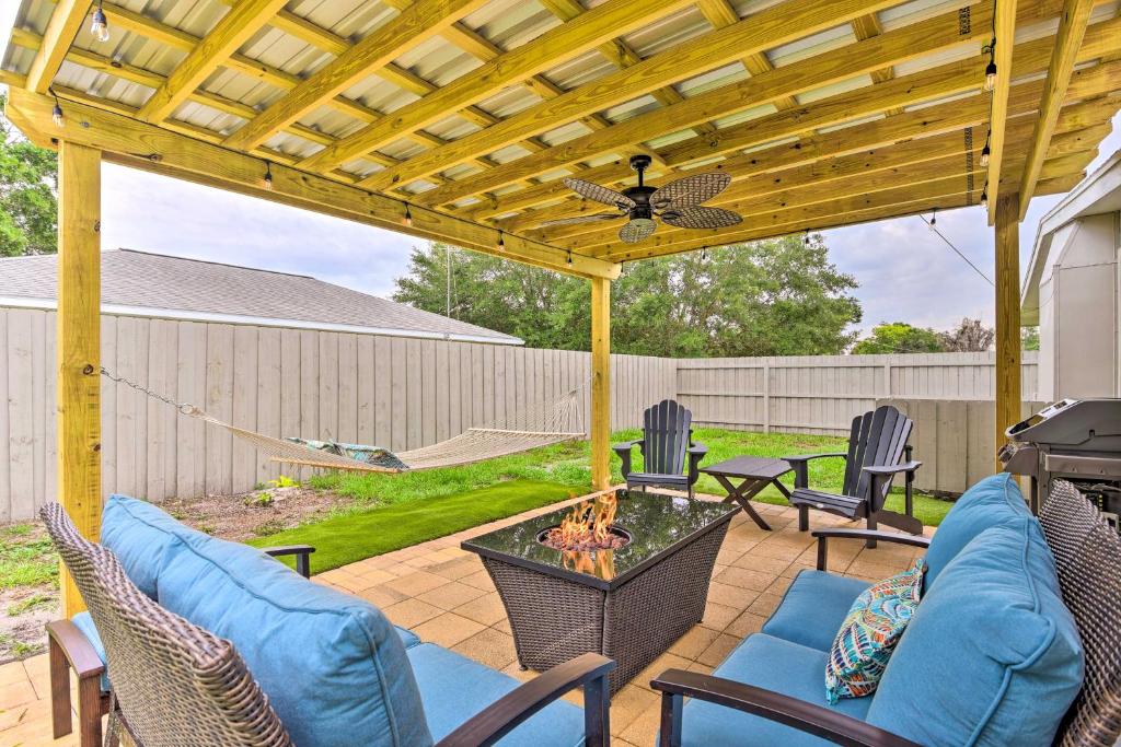 Sarasota Sunset House with Spacious Patio!