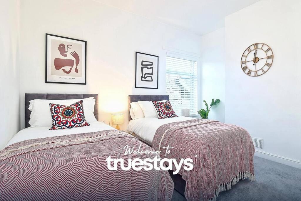 Fielding House by Truestays - NEW 3 Bedroom House in Stoke-on-Trent