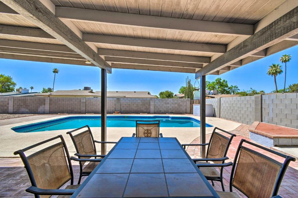 Charming Home Less Than 11 Mi to Downtown Phoenix!