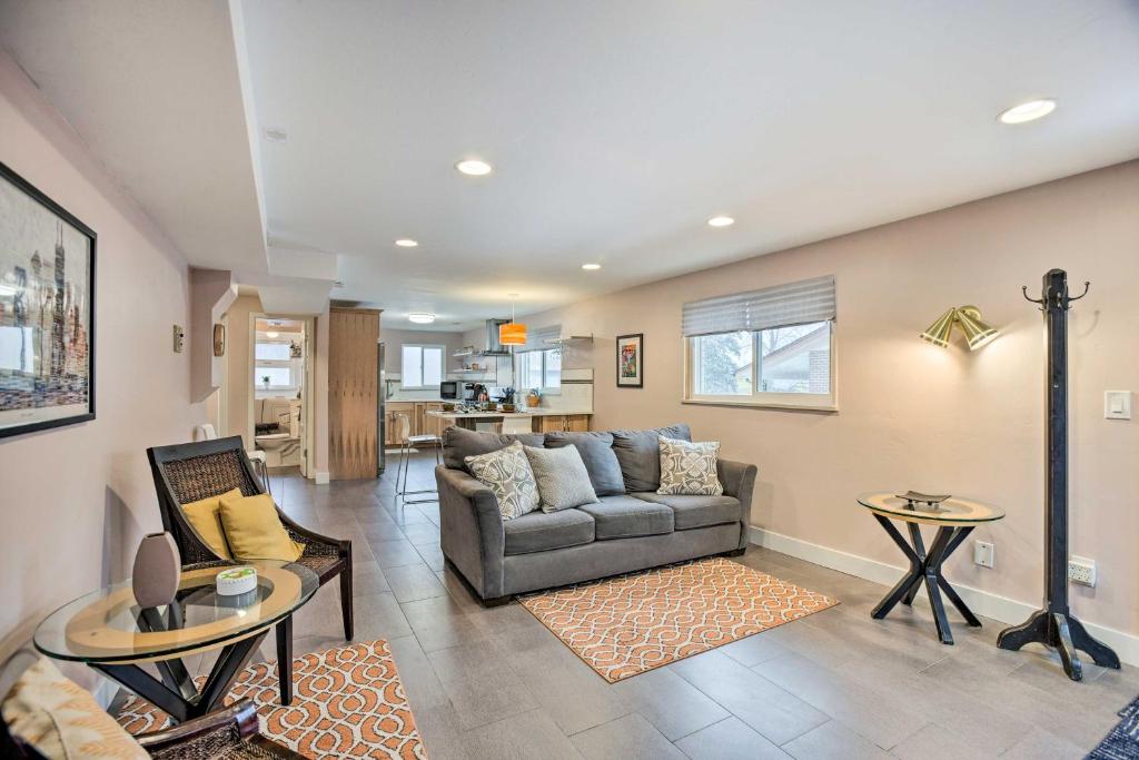SW Denver Apt with Chefs Kitchen
