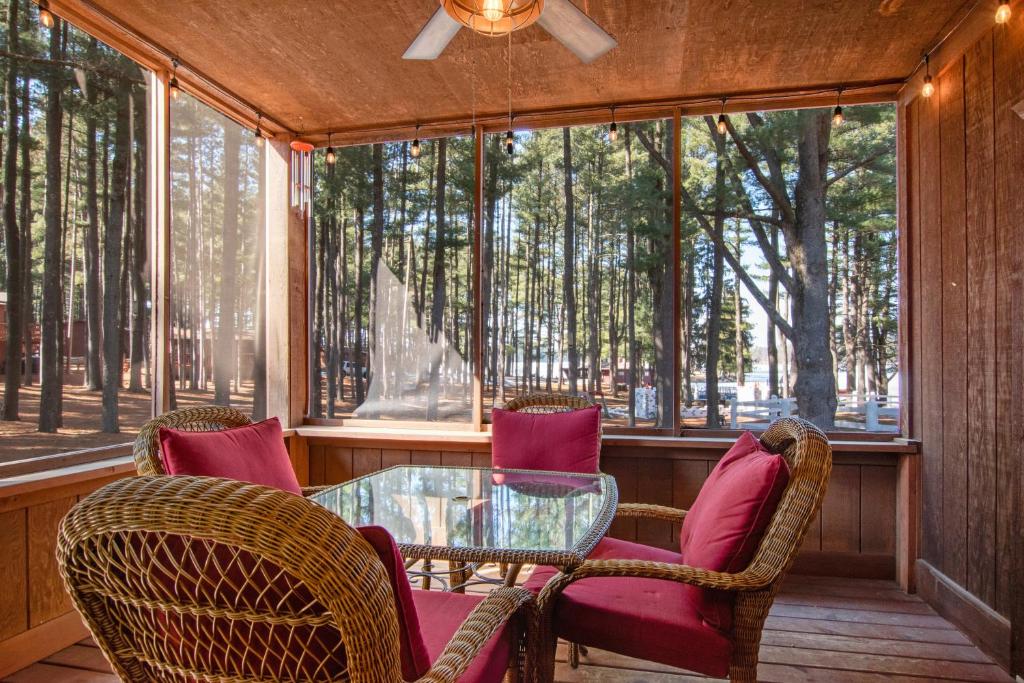 Piers & Pines at Island Pointe (Wisconsin Dells)