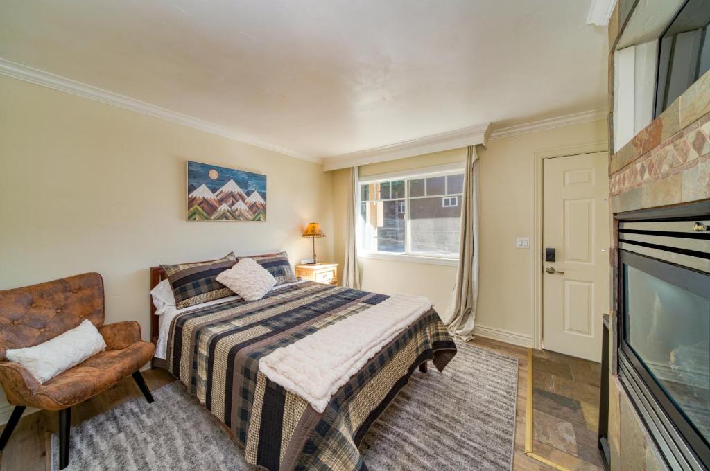 MML Unit 3 - Steps to Heavenly - Full Kitchen with Free Parking
